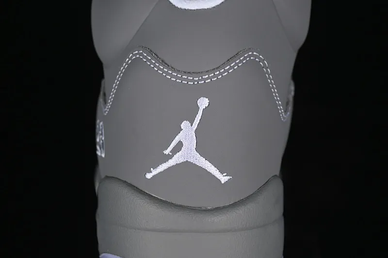 All categories Air Jordan Jordan series basketball shoes Air Jordan 5 Air Jordan 5 Retro AJ5 Joe 5 wolf gray color 136027-005